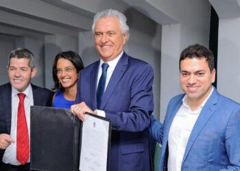 Governador Ronaldo Caiado durante nomeação de Delegado Waldir, Zé Frederico e da secretária do Entorno do Distrito Federal (SEDF), Maria Caroline Fleury de Lima