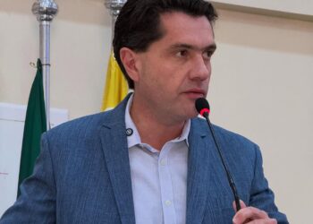 Prefeito troca PL pelo União Brasil e declara apoio a Daniel Vilela