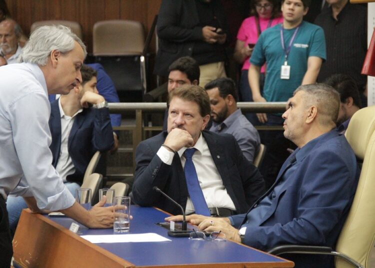 Vereadores Urzêda e Willian (ambos do PL) no Plenário da Câmara | Foto; Divulgação