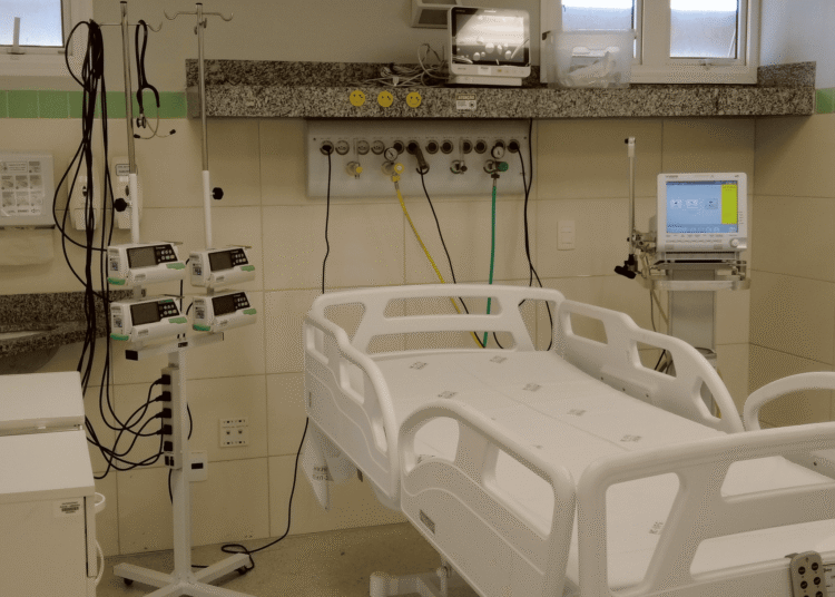 UTI Pediátrica do Hospital das Clínicas segue fechada por falta de equipe técnica