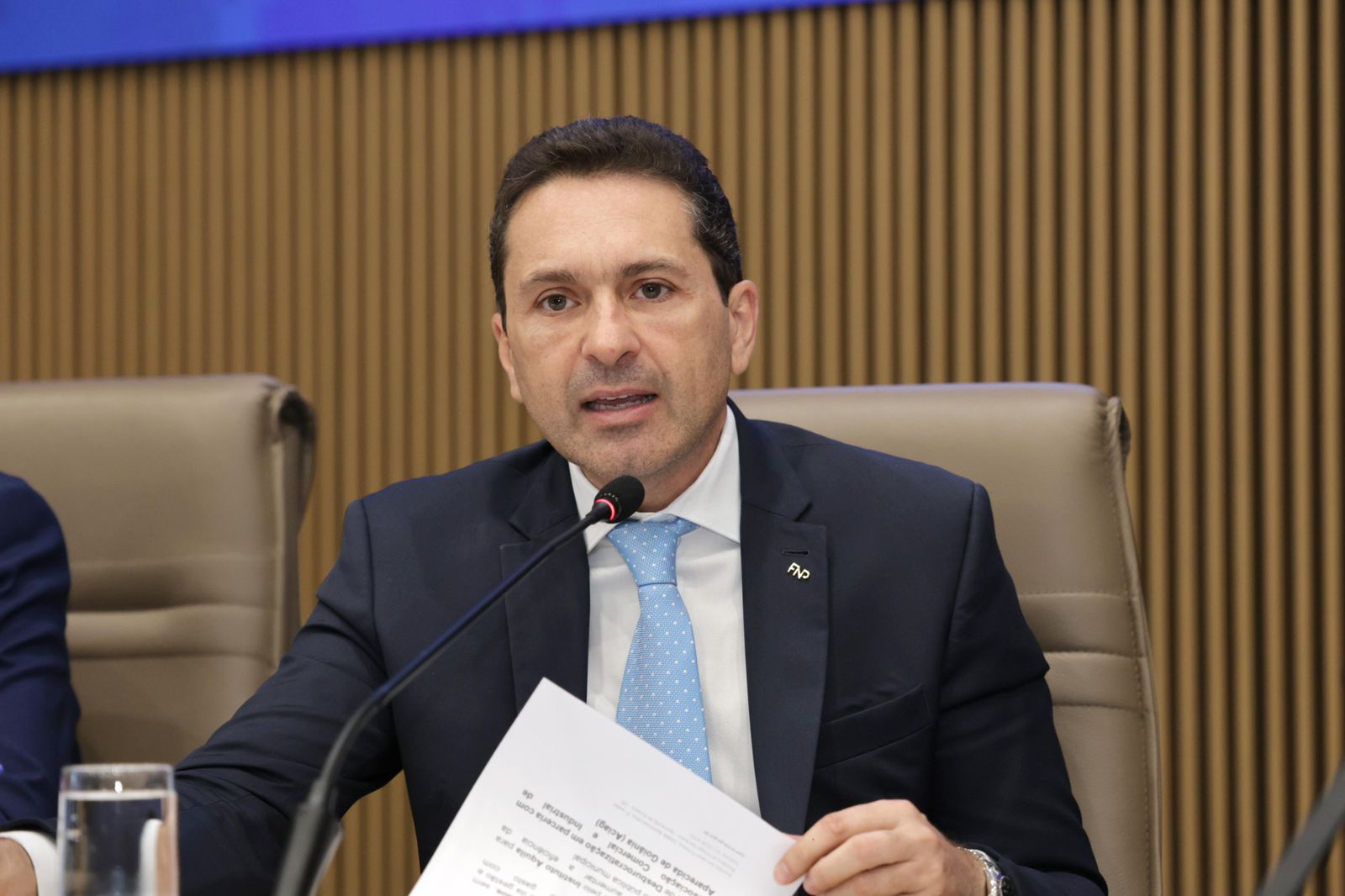 Leandro poderá remanejar até 50% dos recursos de 8 fundos para outras áreas