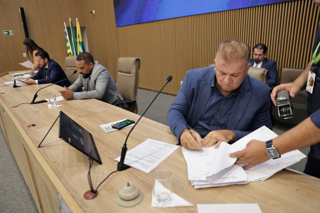 Leandro poderá remanejar até 50% dos recursos de 8 fundos para outras áreas