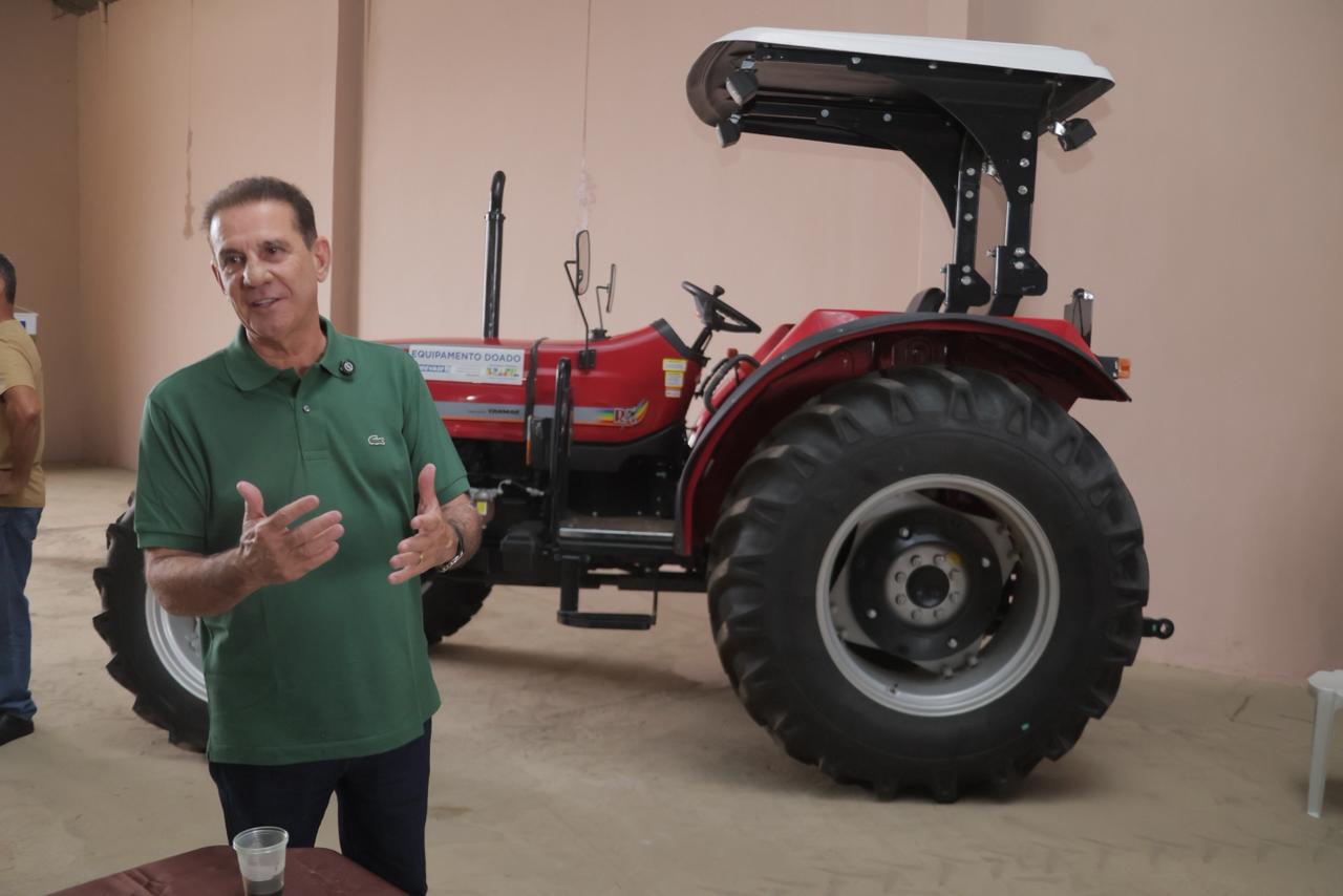 O avanço do “senador das máquinas”: Vanderlan intensifica repasses pelo Estado